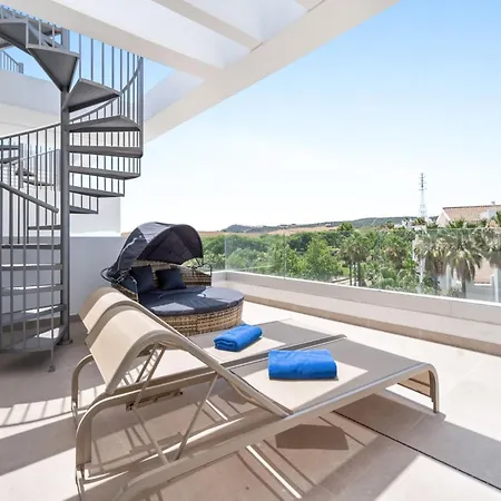 Modern 3-pax With Solarium Estepona